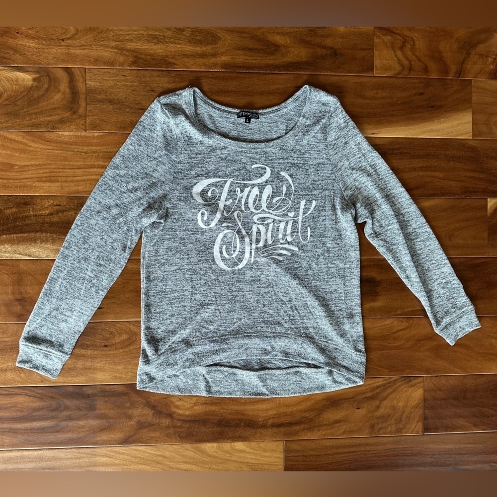 Fifth Sun Grey Free Spirit Sweater Shirt size Large